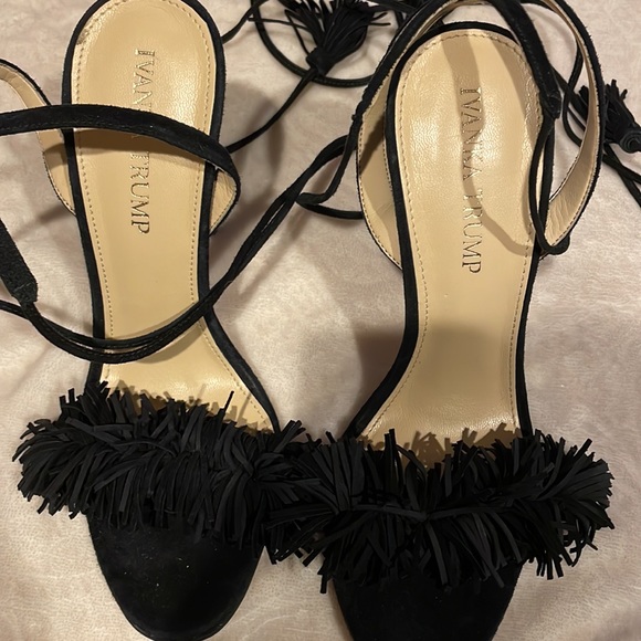 Ann Taylor wrap Pom Pom heels size 6 - Picture 3 of 6